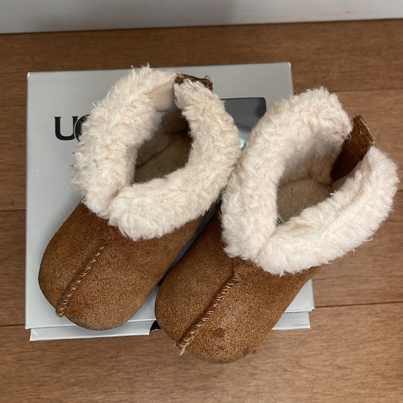 UGG Gojee Baby Boots : size 2/3 S - Picture 2 of 6